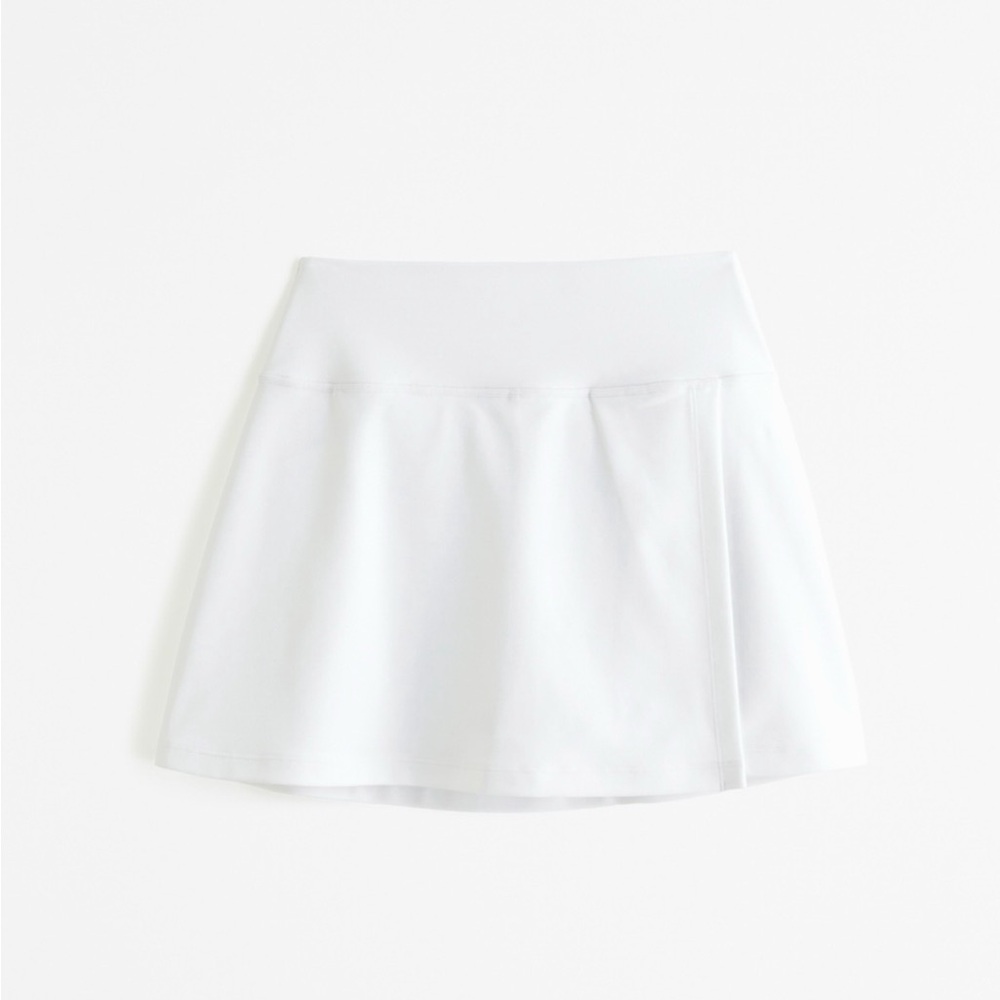 NEW WITH TAGS Abercrombie & Fitch White Skort Size Medium